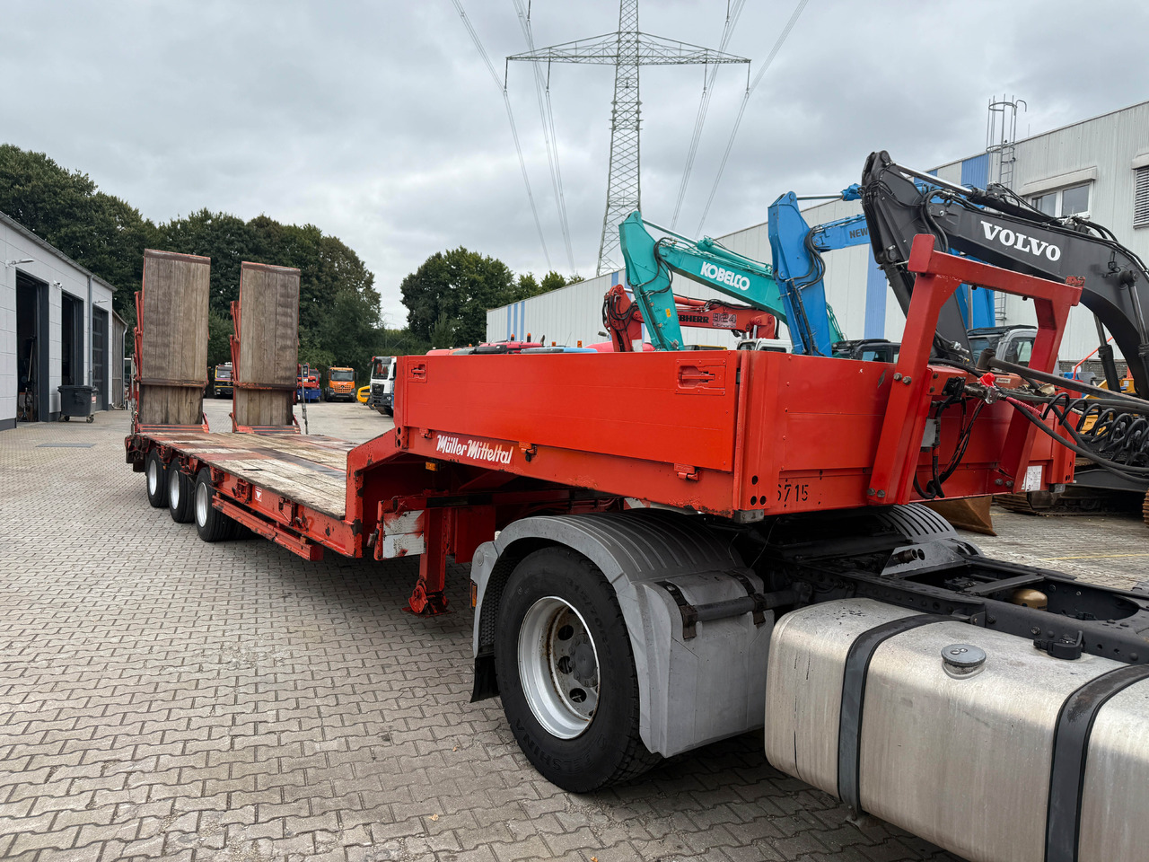 Müller Mitteltal TS3 Tieflader Auflieger mit hydr. Rampen - عربة مسطحة منخفضة نصف مقطورة: صور 3 Müller Mitteltal TS3 Tieflader Auflieger mit hydr. Rampen - عربة مسطحة منخفضة نصف مقطورة: صور 3