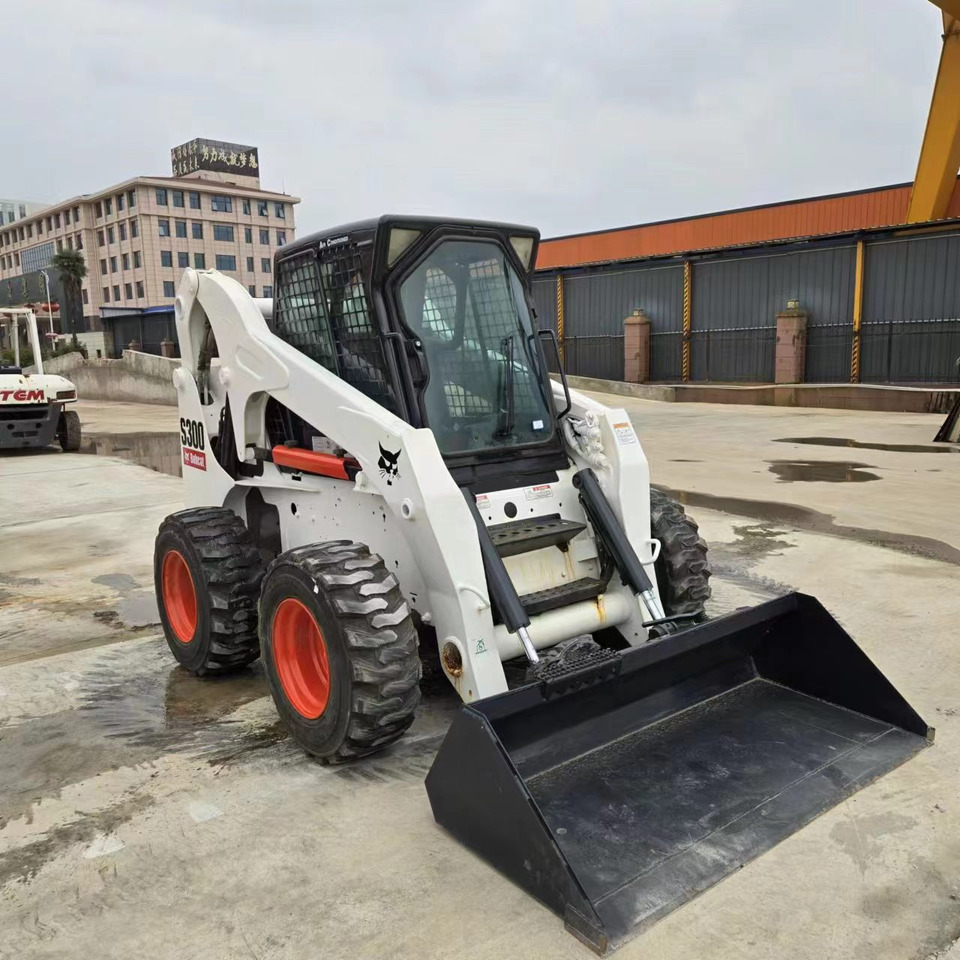 BOBCAT S300 - شيول صغير: صور 1 BOBCAT S300 - شيول صغير: صور 1