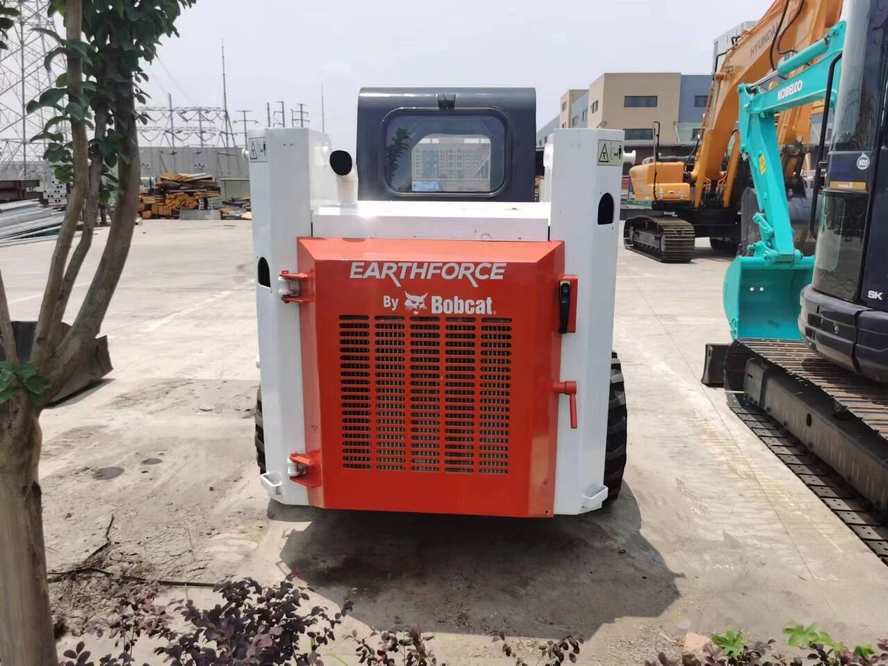 Bobcat S130 - شيول صغير: صور 3 Bobcat S130 - شيول صغير: صور 3