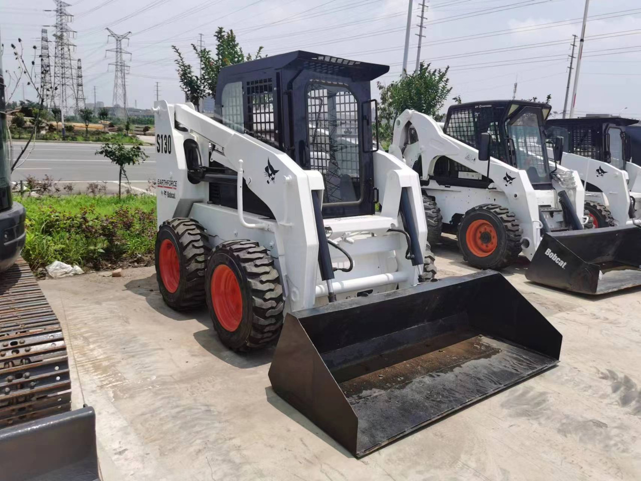 Bobcat S130 - شيول صغير: صور 1 Bobcat S130 - شيول صغير: صور 1
