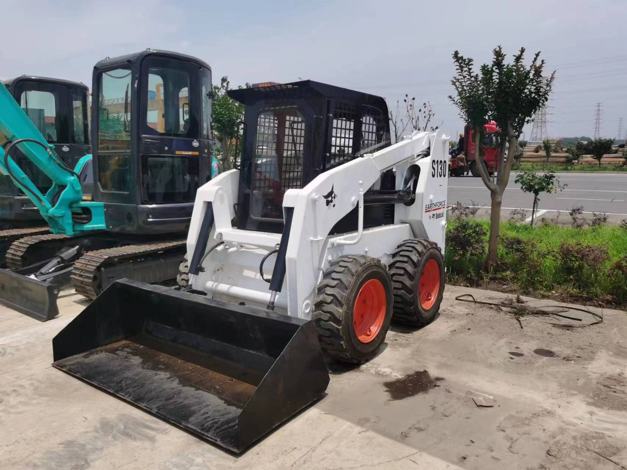Bobcat S130 - شيول صغير: صور 3 Bobcat S130 - شيول صغير: صور 3