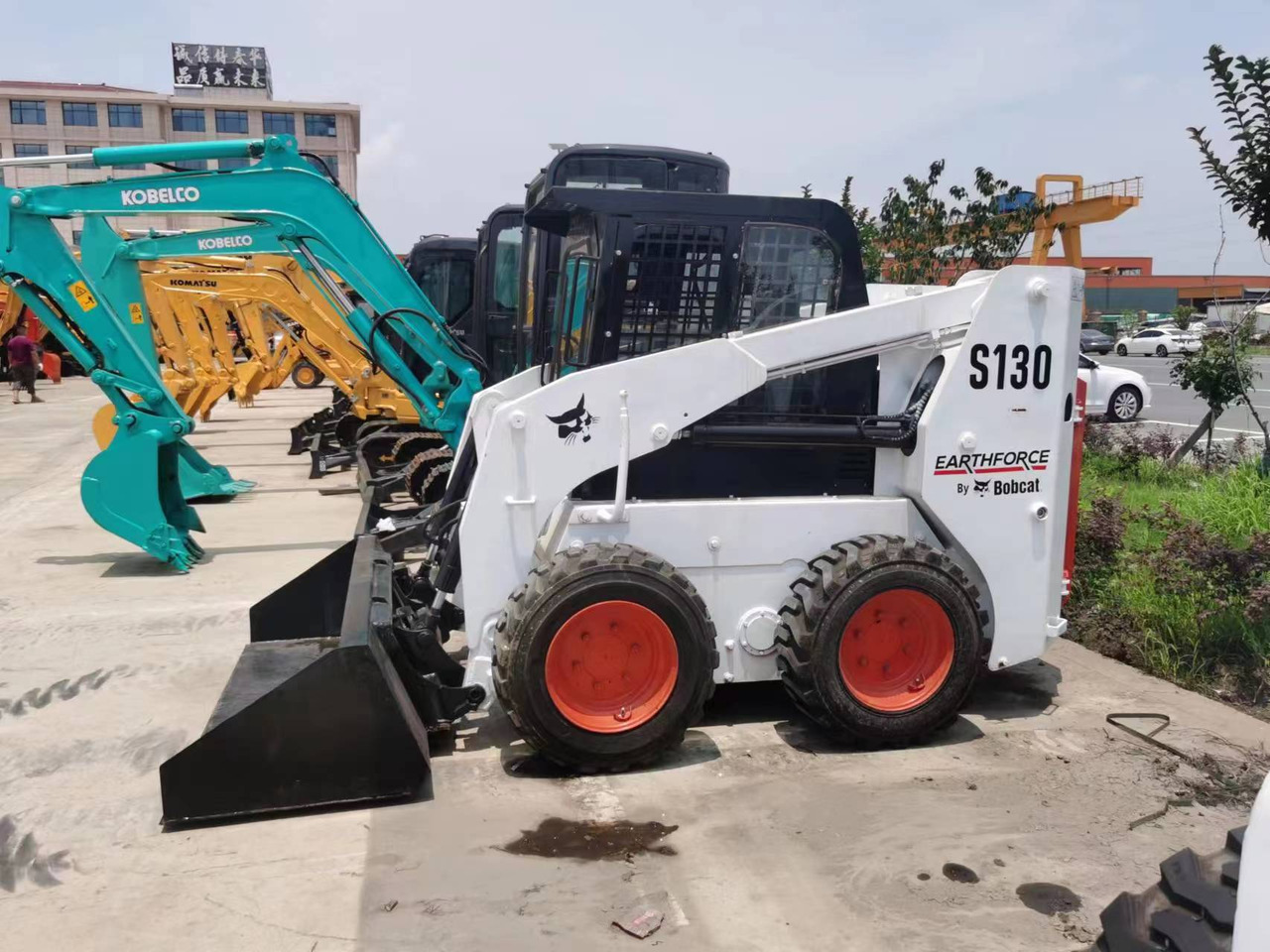 Bobcat S130 - شيول صغير: صور 2 Bobcat S130 - شيول صغير: صور 2