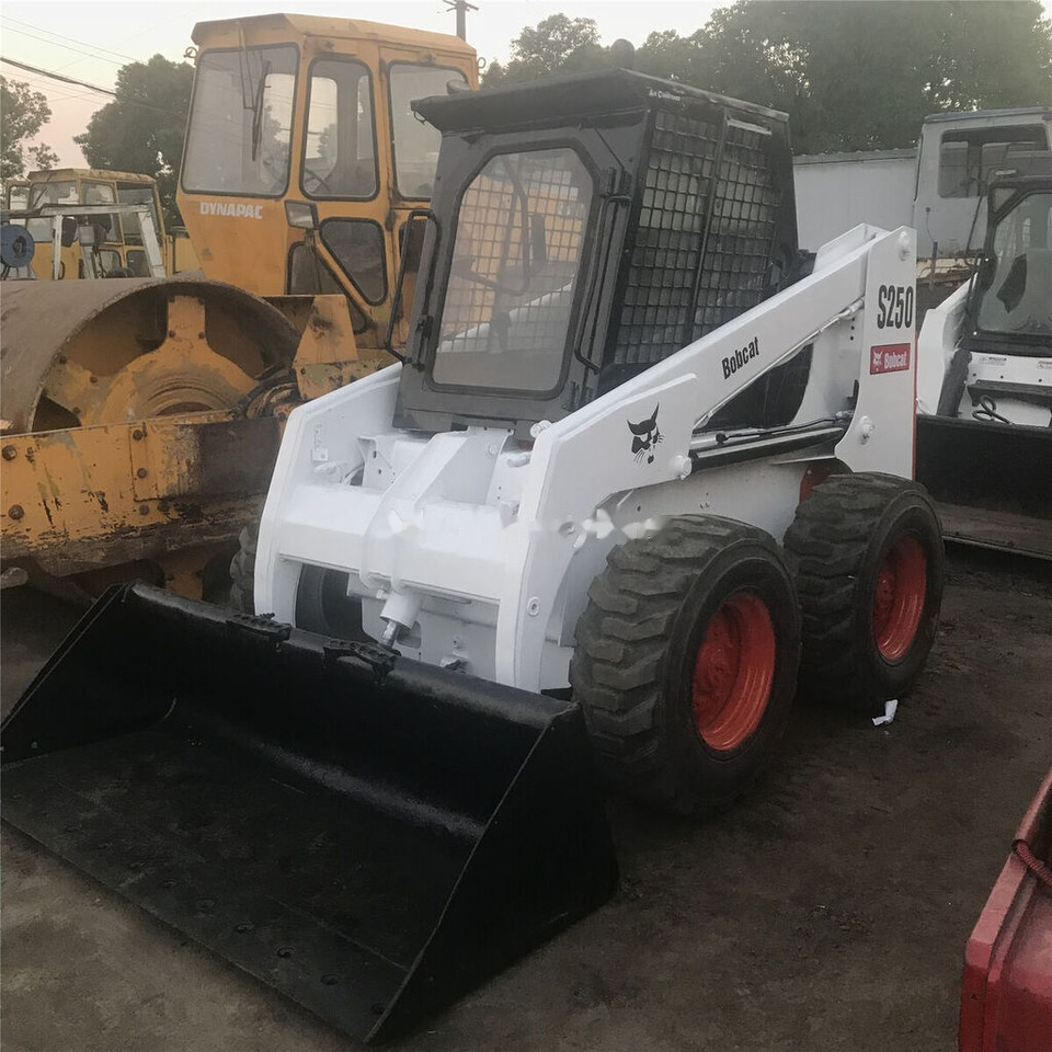 Bobcat S250 - شيول صغير: صور 1 Bobcat S250 - شيول صغير: صور 1