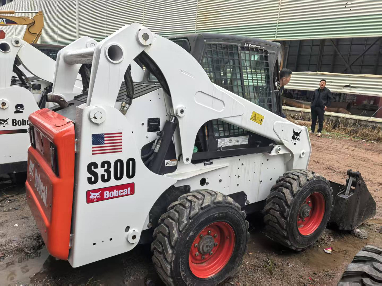 Bobcat S300 - شيول صغير: صور 1 Bobcat S300 - شيول صغير: صور 1