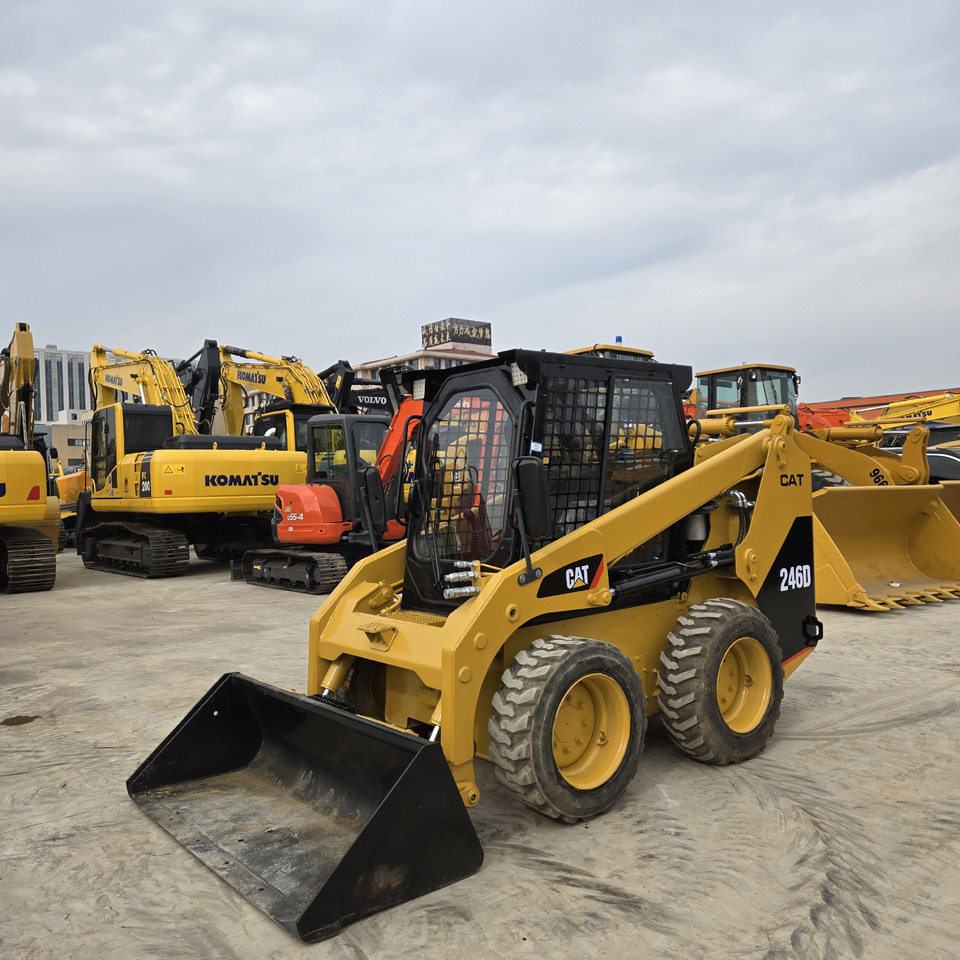 CATERPILLAR 246D - شيول صغير: صور 1 CATERPILLAR 246D - شيول صغير: صور 1
