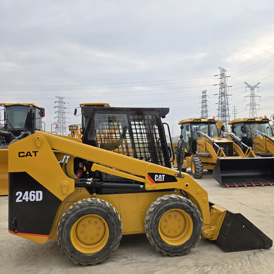 CATERPILLAR 246D - شيول صغير: صور 5 CATERPILLAR 246D - شيول صغير: صور 5