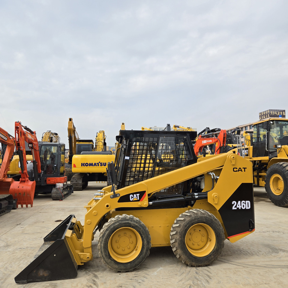 CATERPILLAR 246D - شيول صغير: صور 3 CATERPILLAR 246D - شيول صغير: صور 3