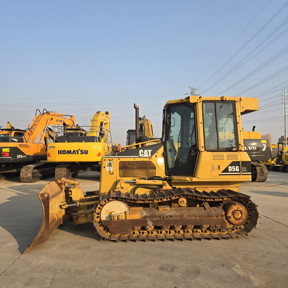 CATERPILLAR D5G - بلدوزر: صور 1 CATERPILLAR D5G - بلدوزر: صور 1