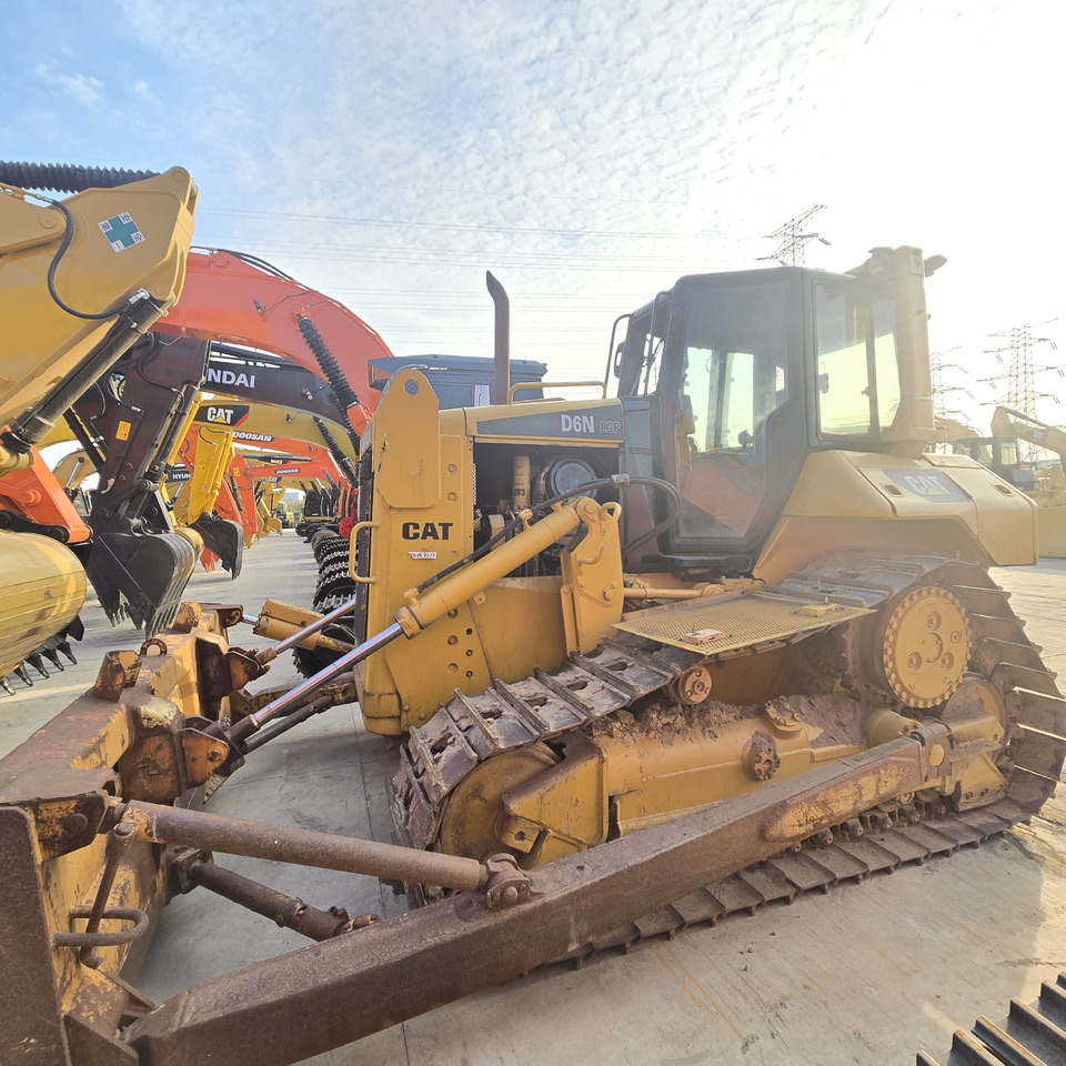 CATERPILLAR D6N - بلدوزر: صور 1 CATERPILLAR D6N - بلدوزر: صور 1