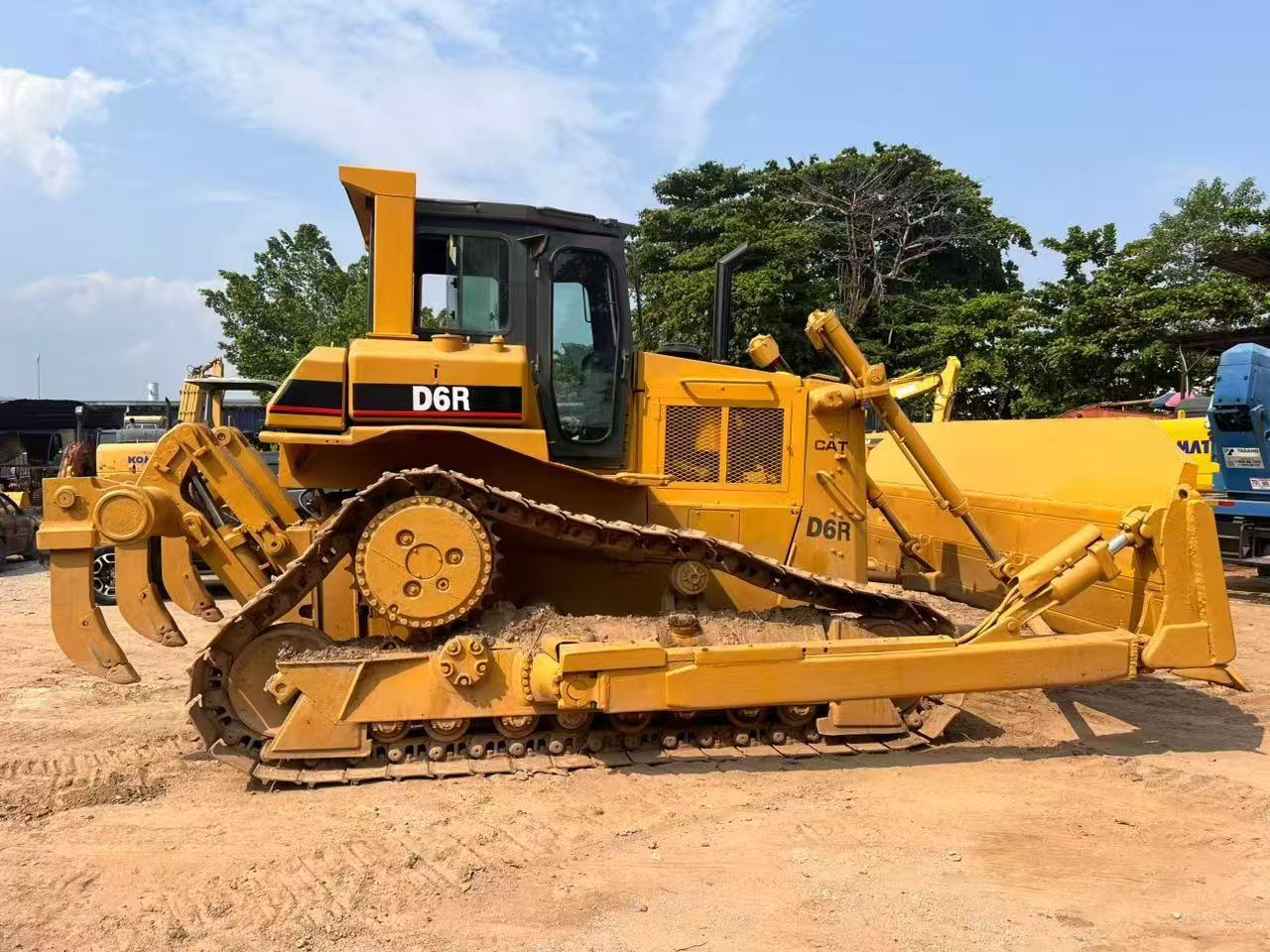 CATERPILLAR D6R - بلدوزر: صور 1 CATERPILLAR D6R - بلدوزر: صور 1
