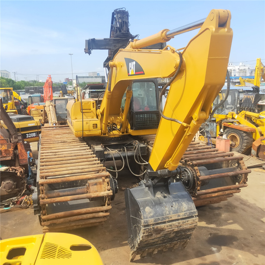 Caterpillar 320C Amphibious Excavator - حفارات زحافة: صور 5 Caterpillar 320C Amphibious Excavator - حفارات زحافة: صور 5