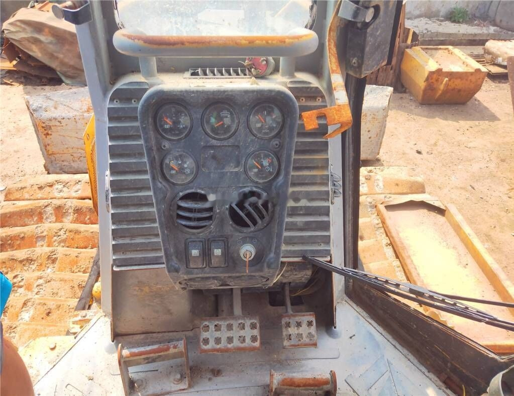 Caterpillar D3G - بلدوزر: صور 5 Caterpillar D3G - بلدوزر: صور 5