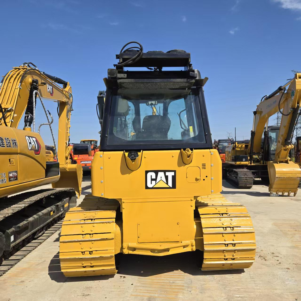 Caterpillar D5K - حفارات زحافة: صور 4 Caterpillar D5K - حفارات زحافة: صور 4
