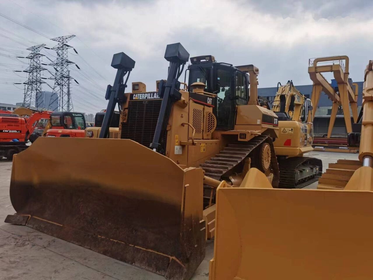 Caterpillar D7R - بلدوزر: صور 2 Caterpillar D7R - بلدوزر: صور 2