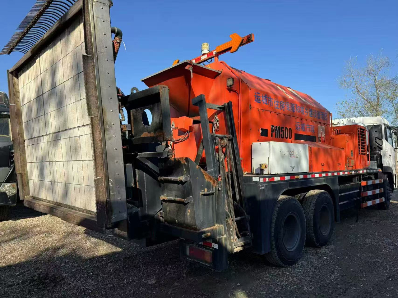 DongFeng DFL1250A12 - مركبة الخدمات الكهربائية: صور 3 DongFeng DFL1250A12 - مركبة الخدمات الكهربائية: صور 3