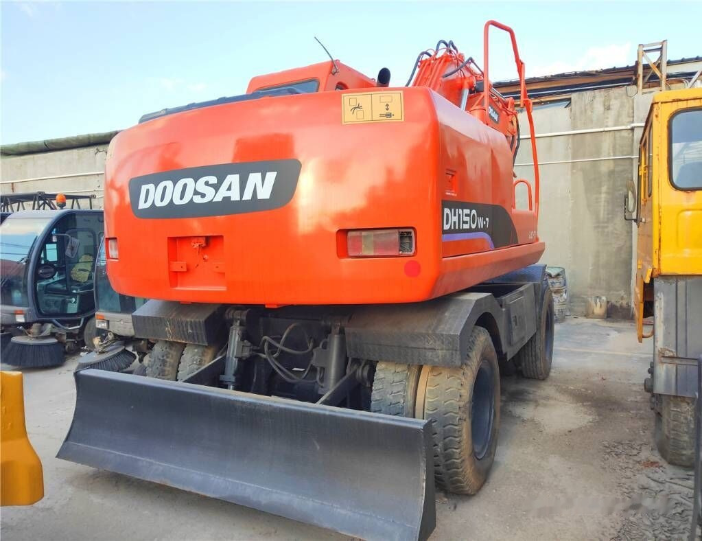 Doosan DH 150 W-7 - حفارة على عجلات: صور 2 Doosan DH 150 W-7 - حفارة على عجلات: صور 2