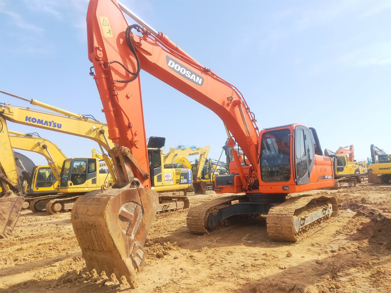 Doosan DX225LC - حفارات زحافة: صور 1 Doosan DX225LC - حفارات زحافة: صور 1