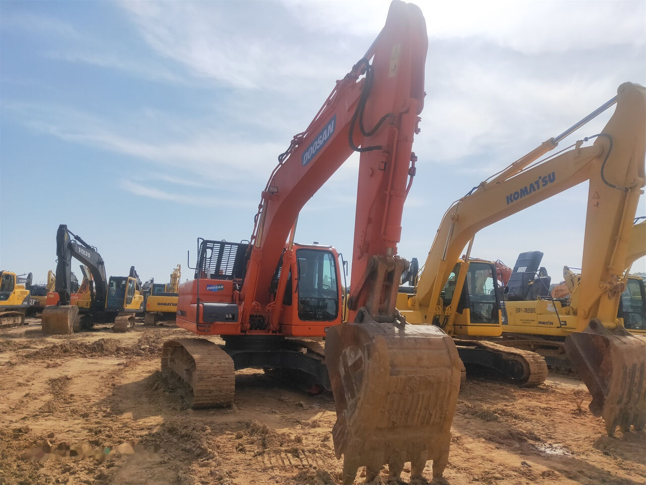 Doosan DX225LC - حفارات زحافة: صور 5 Doosan DX225LC - حفارات زحافة: صور 5