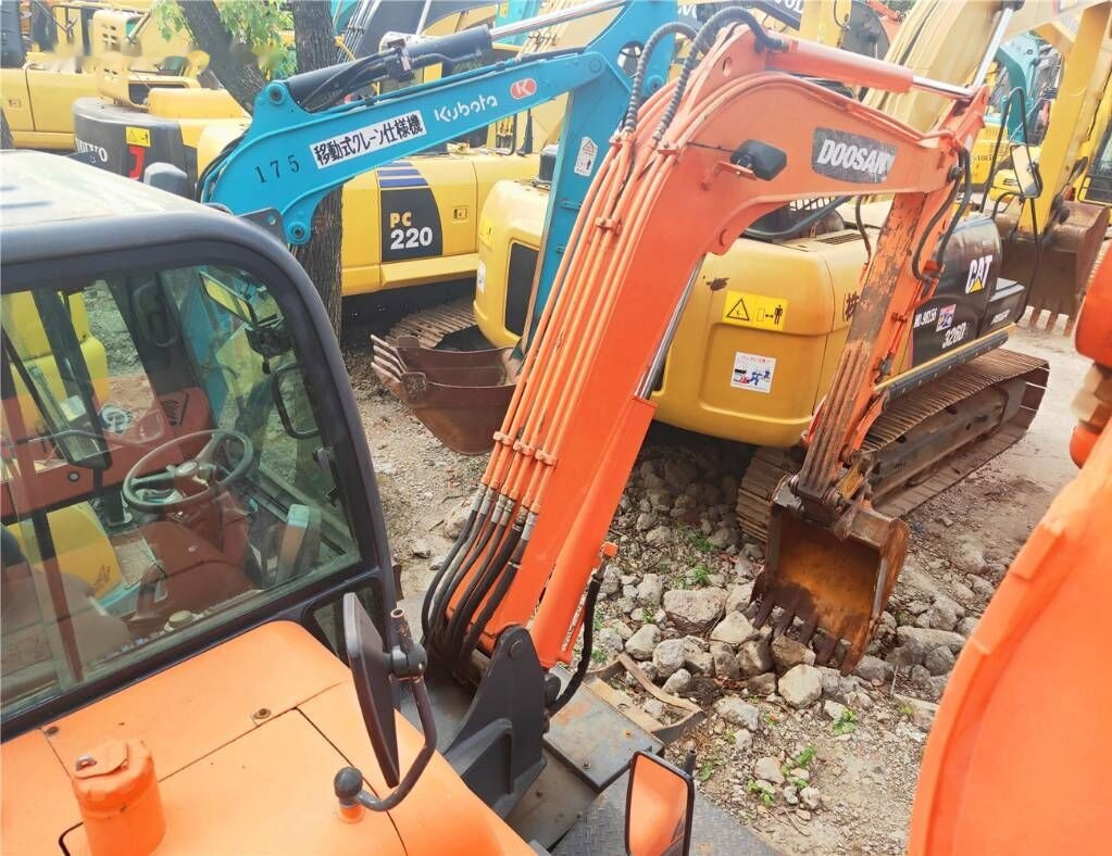 Doosan DX60 W - حفارة على عجلات: صور 3 Doosan DX60 W - حفارة على عجلات: صور 3