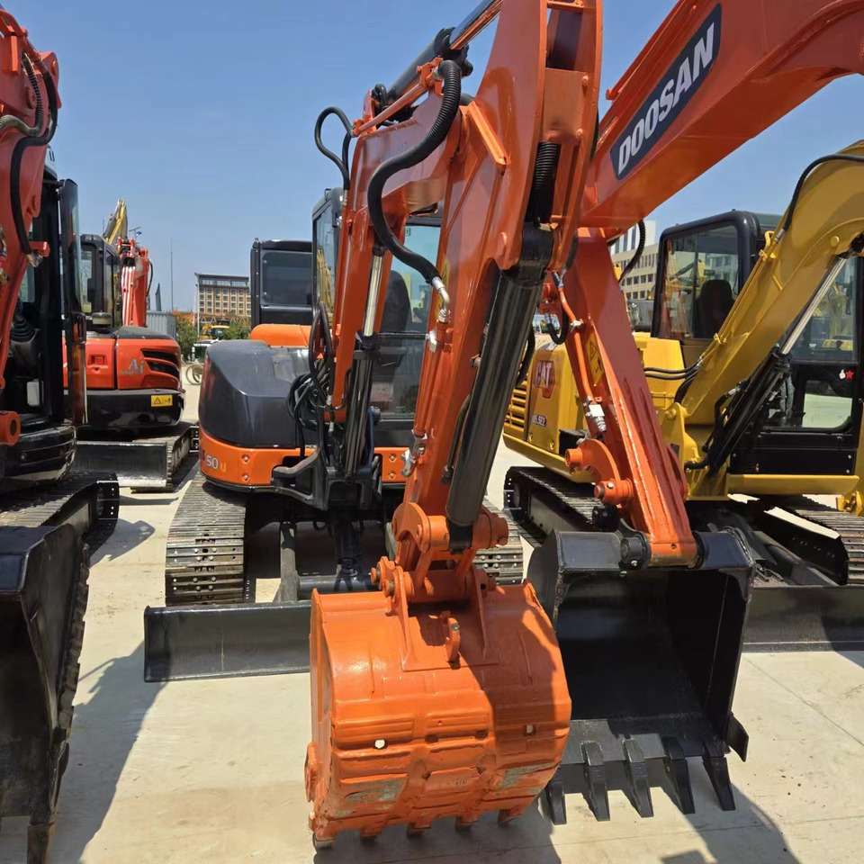 HITACHI ZX50U - حفارة مصغرة: صور 5 HITACHI ZX50U - حفارة مصغرة: صور 5