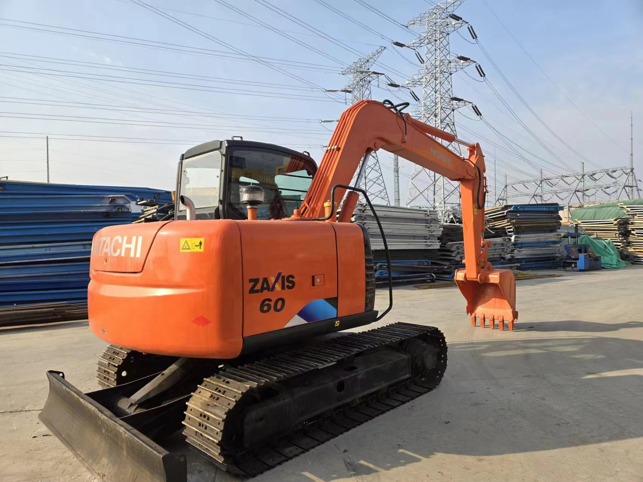 HITACHI ZX60 - حفارة مصغرة: صور 4 HITACHI ZX60 - حفارة مصغرة: صور 4