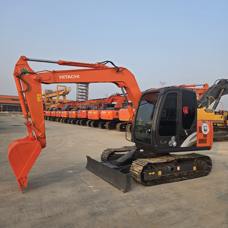 HITACHI ZX70 - حفارة مصغرة: صور 3 HITACHI ZX70 - حفارة مصغرة: صور 3