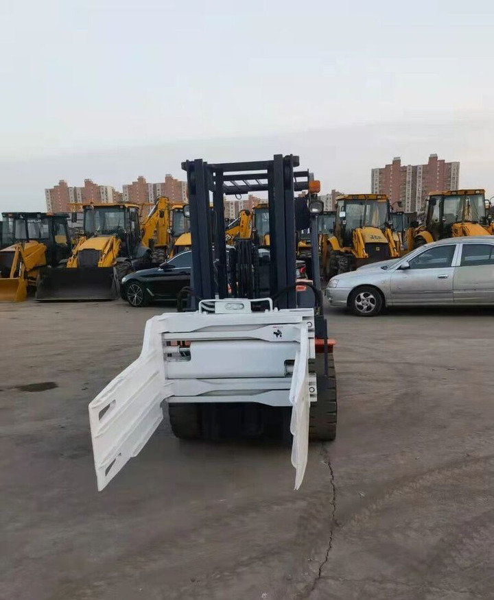 Heli H2000 3 Ton - رافعة شوكية ديزل: صور 1 Heli H2000 3 Ton - رافعة شوكية ديزل: صور 1