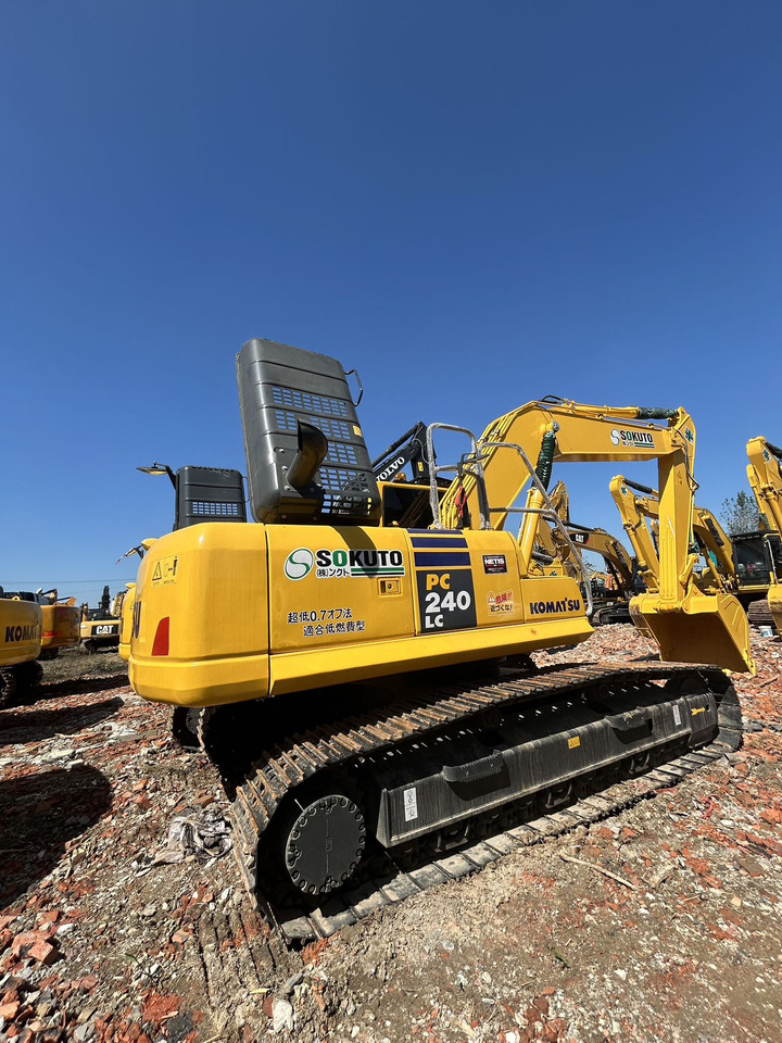 KOMATSU PC240-8 - حفارة: صور 2 KOMATSU PC240-8 - حفارة: صور 2