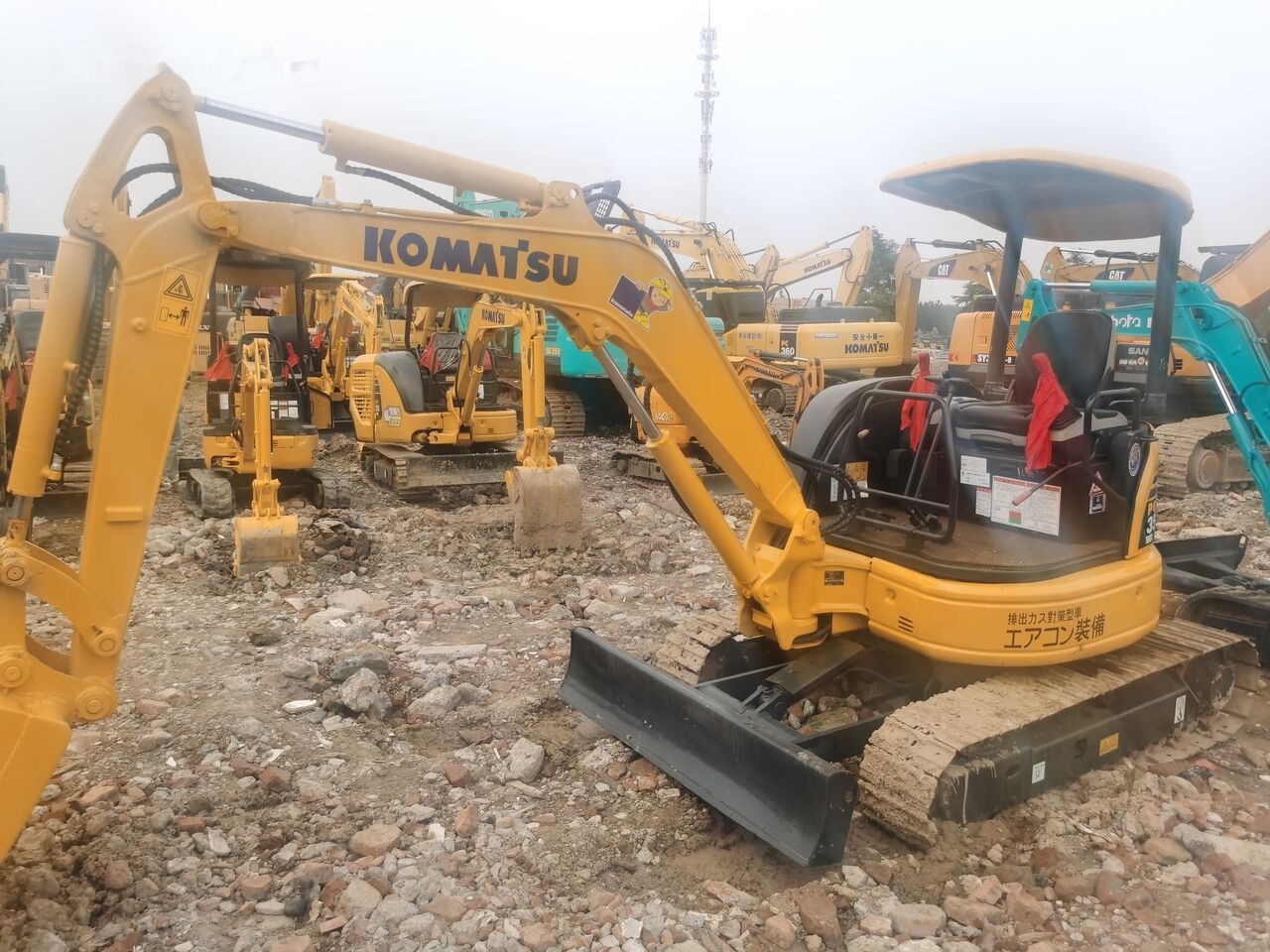 Komatsu PC35MR - حفارة مصغرة: صور 3 Komatsu PC35MR - حفارة مصغرة: صور 3