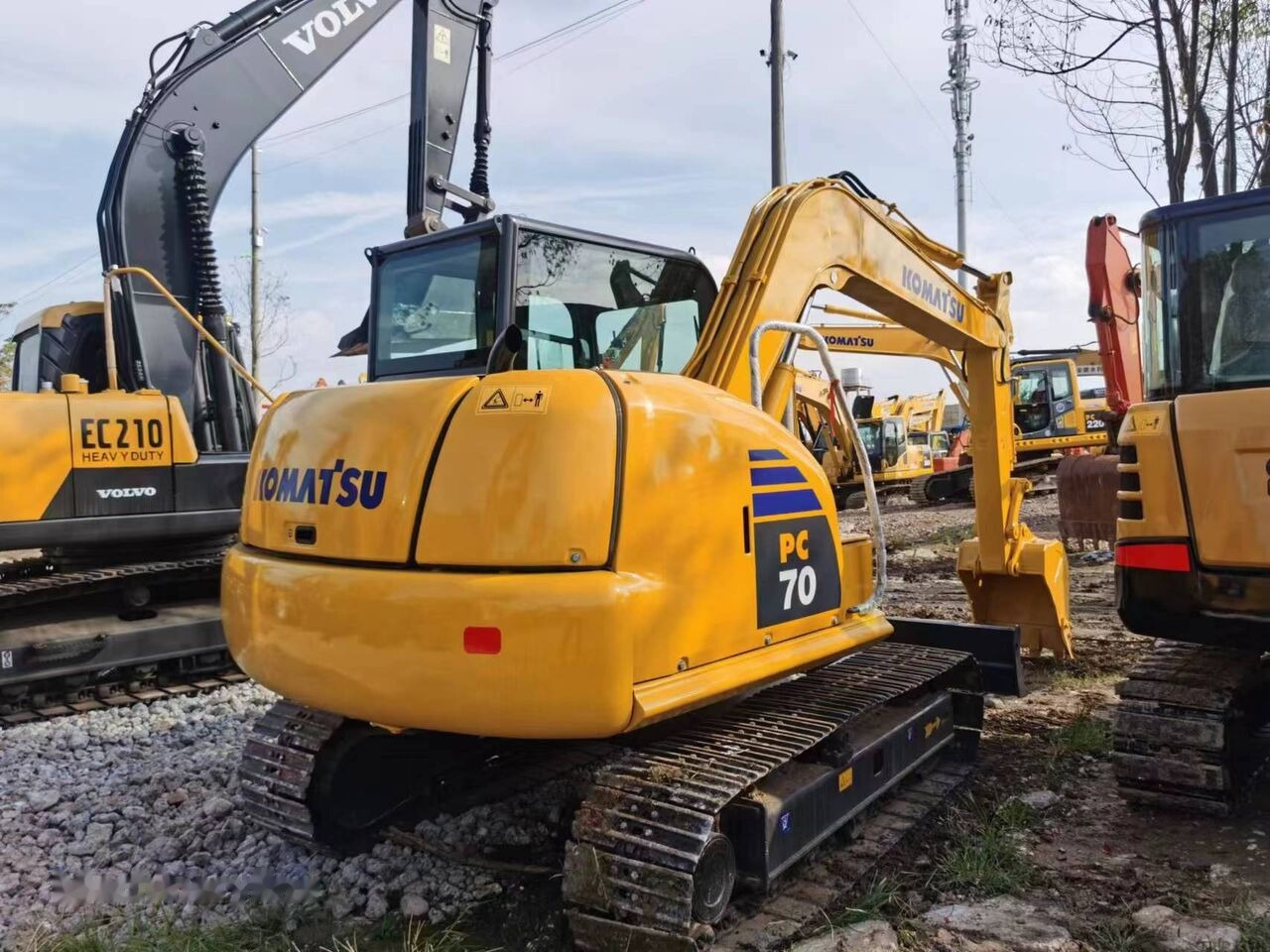 Komatsu PC70-8 - حفارات زحافة: صور 4 Komatsu PC70-8 - حفارات زحافة: صور 4