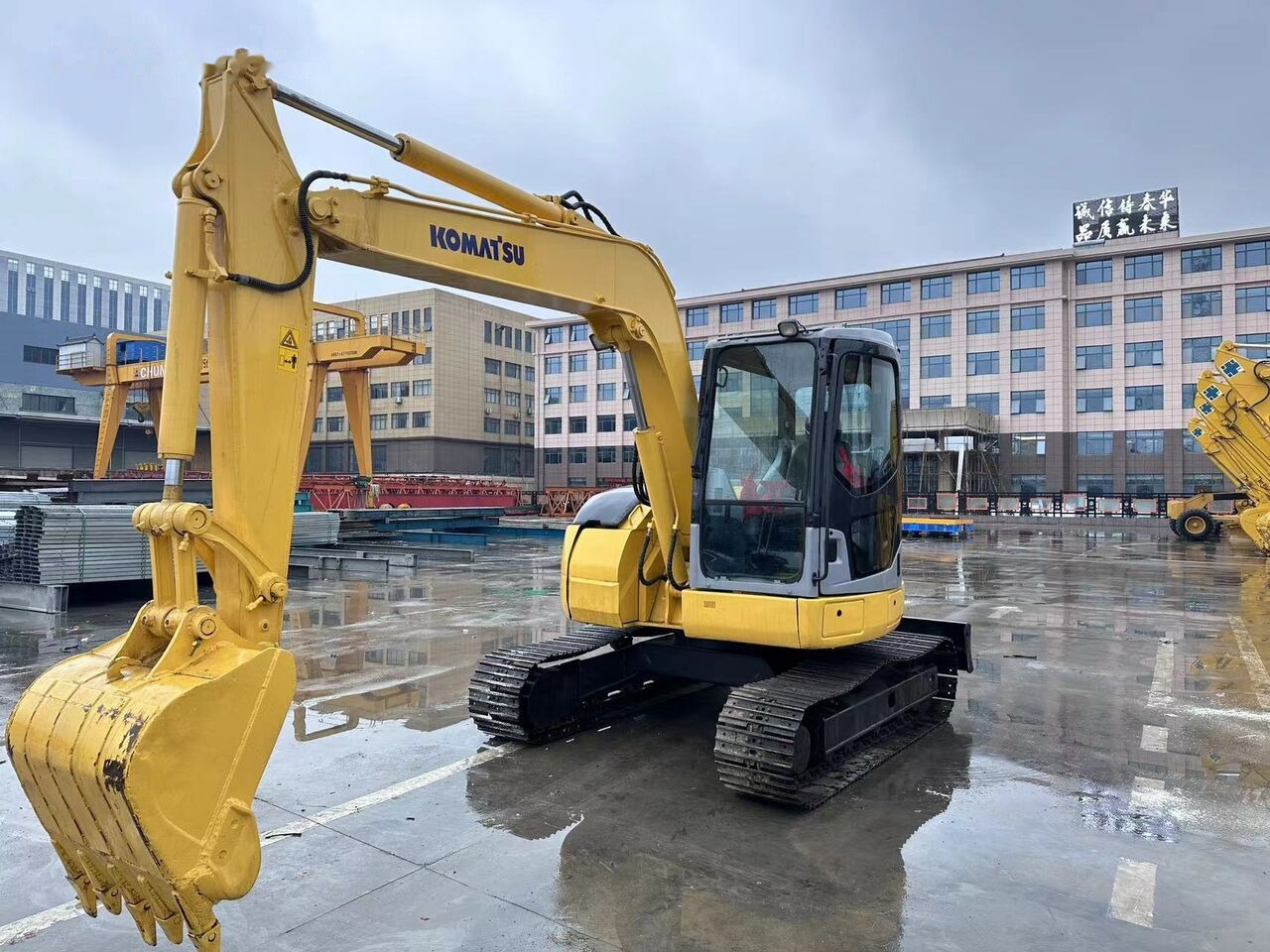 Komatsu PC78US - حفارات زحافة: صور 1 Komatsu PC78US - حفارات زحافة: صور 1