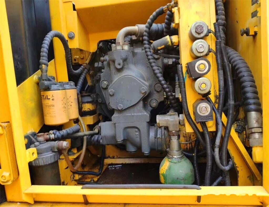 Komatsu PW150 - حفارة على عجلات: صور 5 Komatsu PW150 - حفارة على عجلات: صور 5