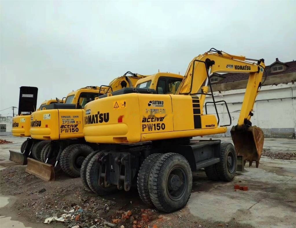 Komatsu PW150 - حفارة على عجلات: صور 1 Komatsu PW150 - حفارة على عجلات: صور 1