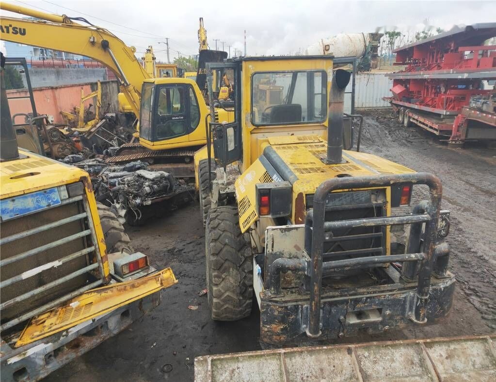Komatsu WA320 - اللودر بعجل: صور 1 Komatsu WA320 - اللودر بعجل: صور 1