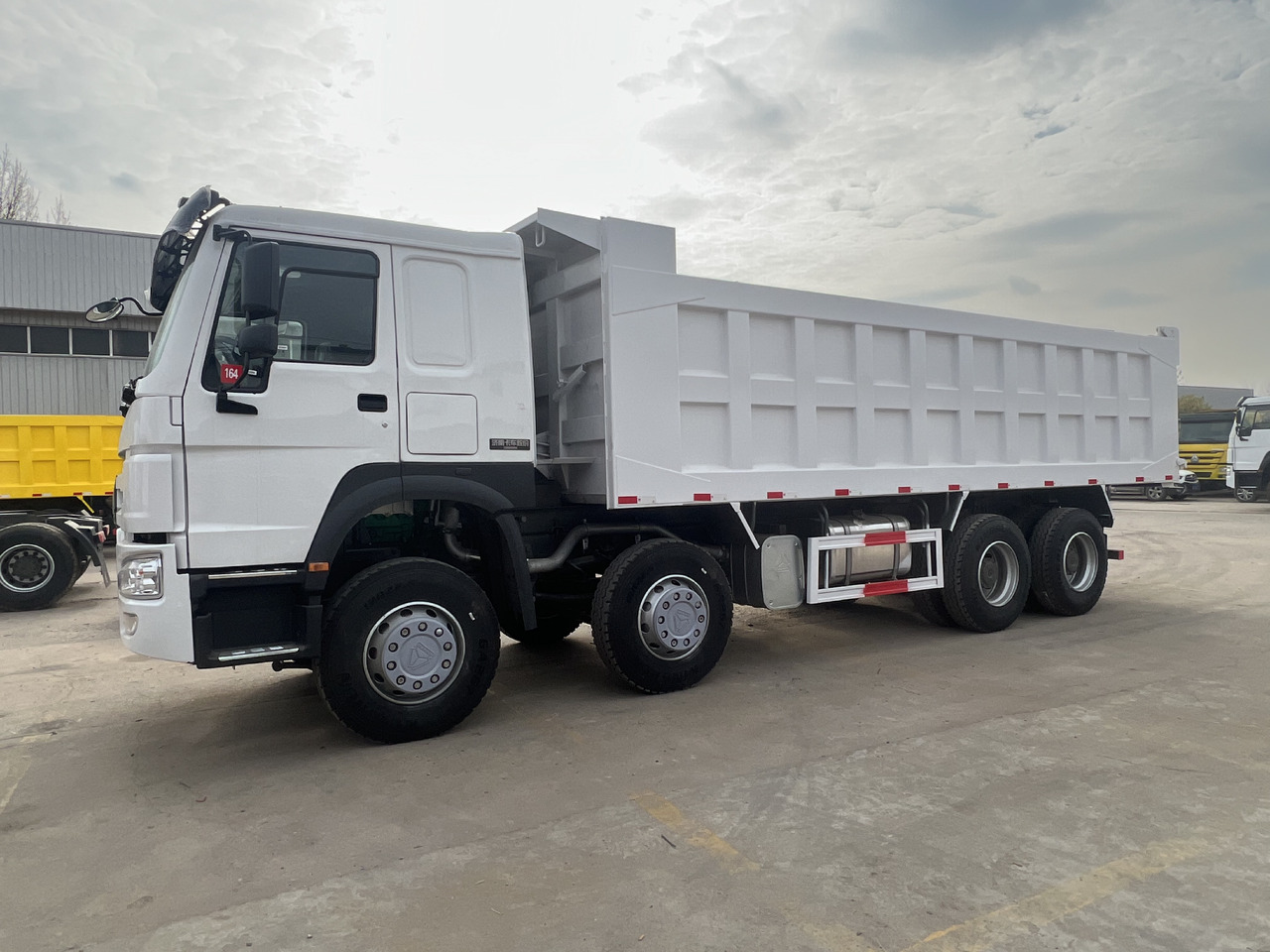 SINOTRUK Howo 8*4 - قلابات: صور 2 SINOTRUK Howo 8*4 - قلابات: صور 2