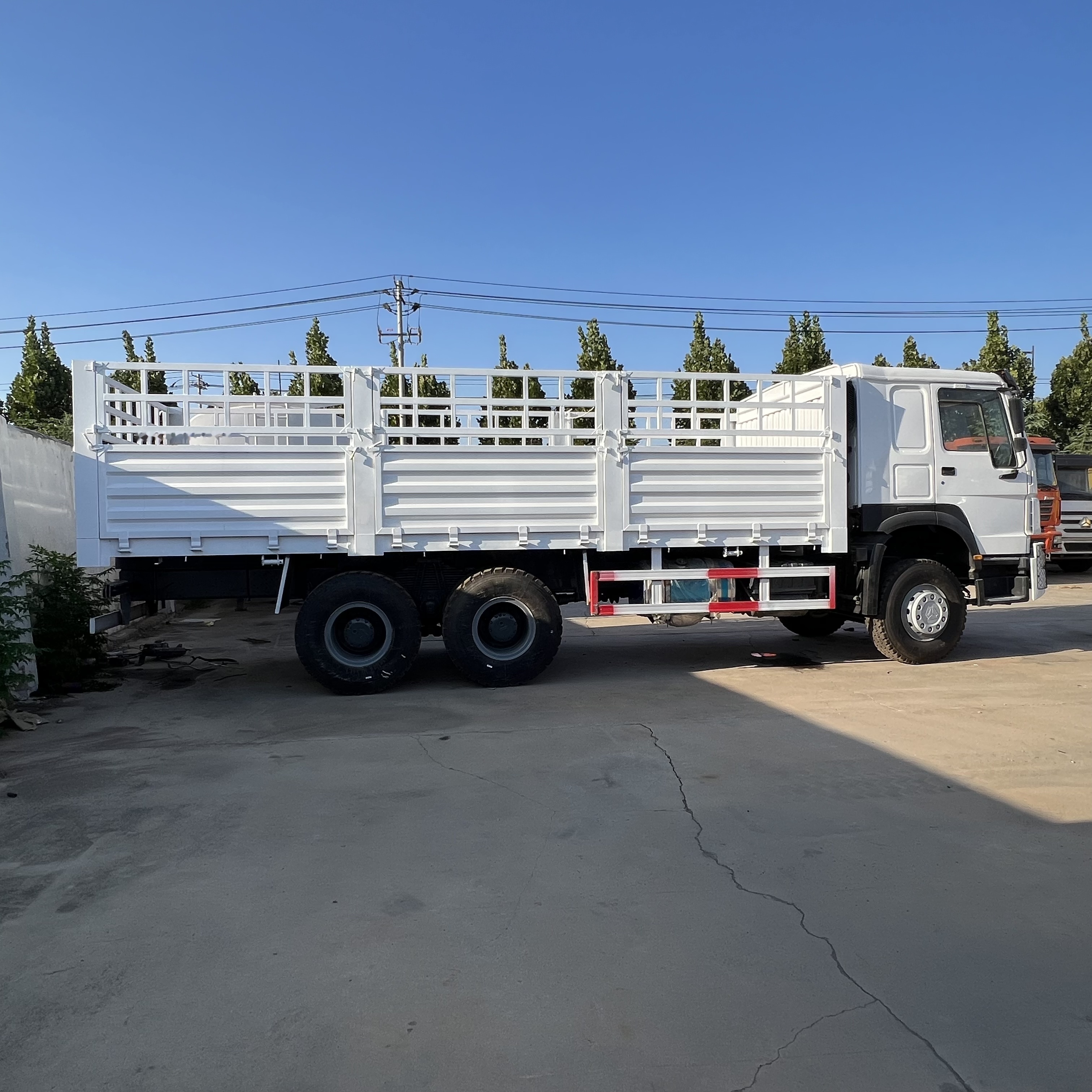 Sinotruk HOWO 371 6*4 Fence Truck - شاحنات مسطحة: صور 5 Sinotruk HOWO 371 6*4 Fence Truck - شاحنات مسطحة: صور 5