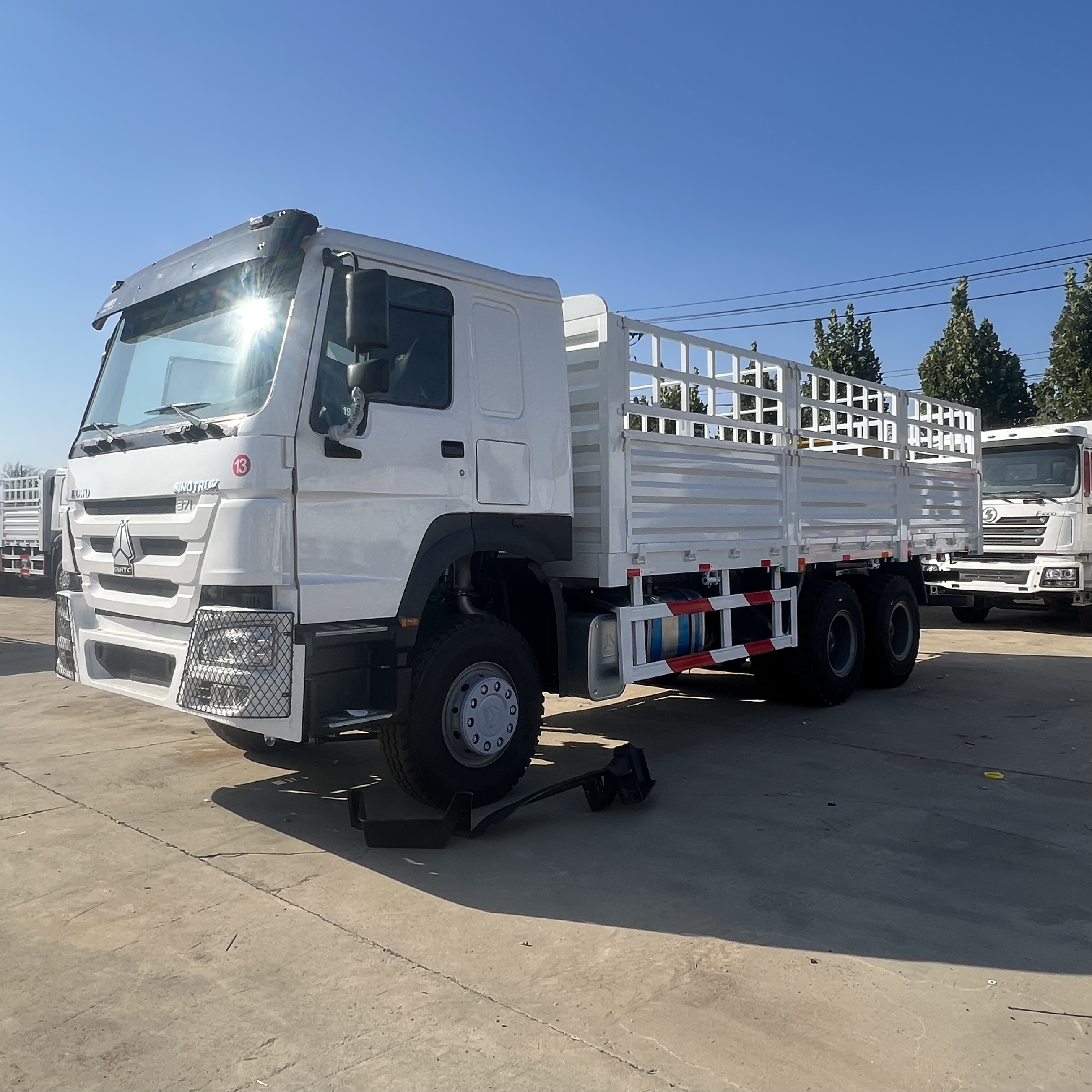 Sinotruk HOWO 371 6*4 Fence truck - شاحنات مسطحة: صور 1 Sinotruk HOWO 371 6*4 Fence truck - شاحنات مسطحة: صور 1