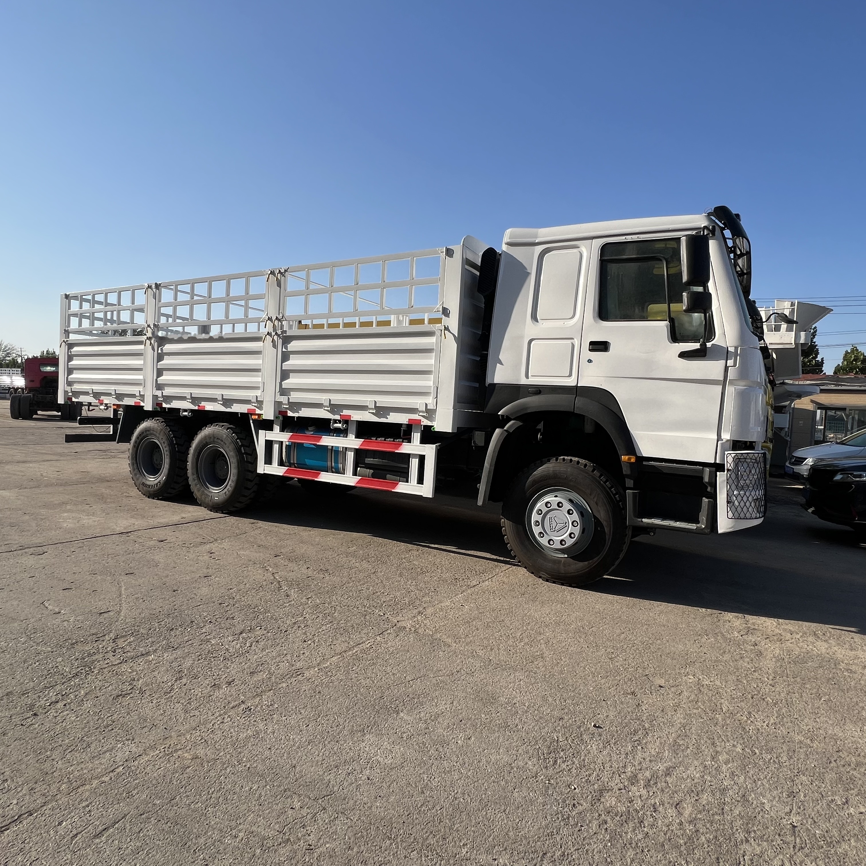 Sinotruk HOWO 371 6*4 Fence truck - شاحنات مسطحة: صور 4 Sinotruk HOWO 371 6*4 Fence truck - شاحنات مسطحة: صور 4