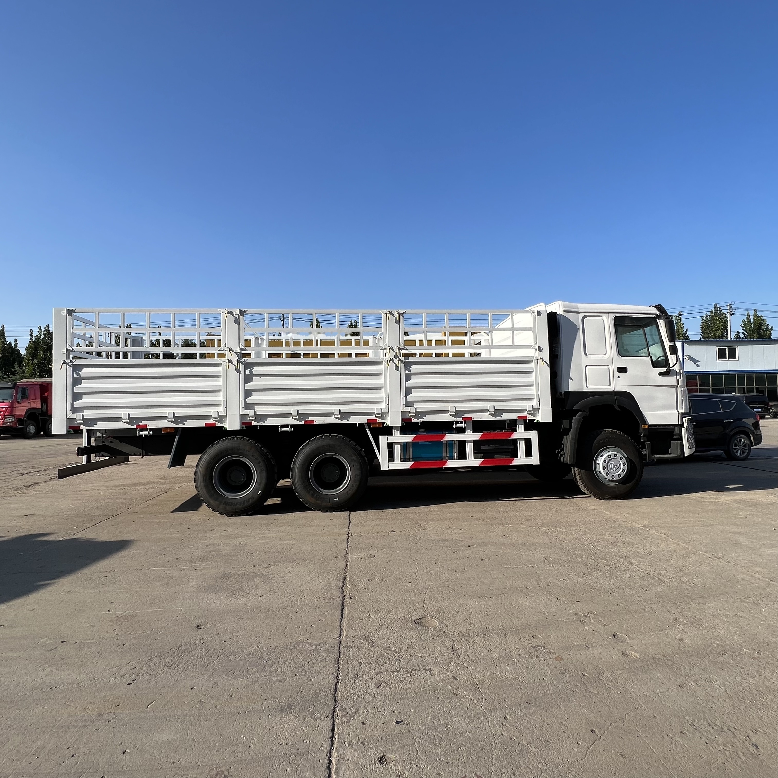 Sinotruk HOWO 371 6*4 Fence truck - شاحنات مسطحة: صور 5 Sinotruk HOWO 371 6*4 Fence truck - شاحنات مسطحة: صور 5