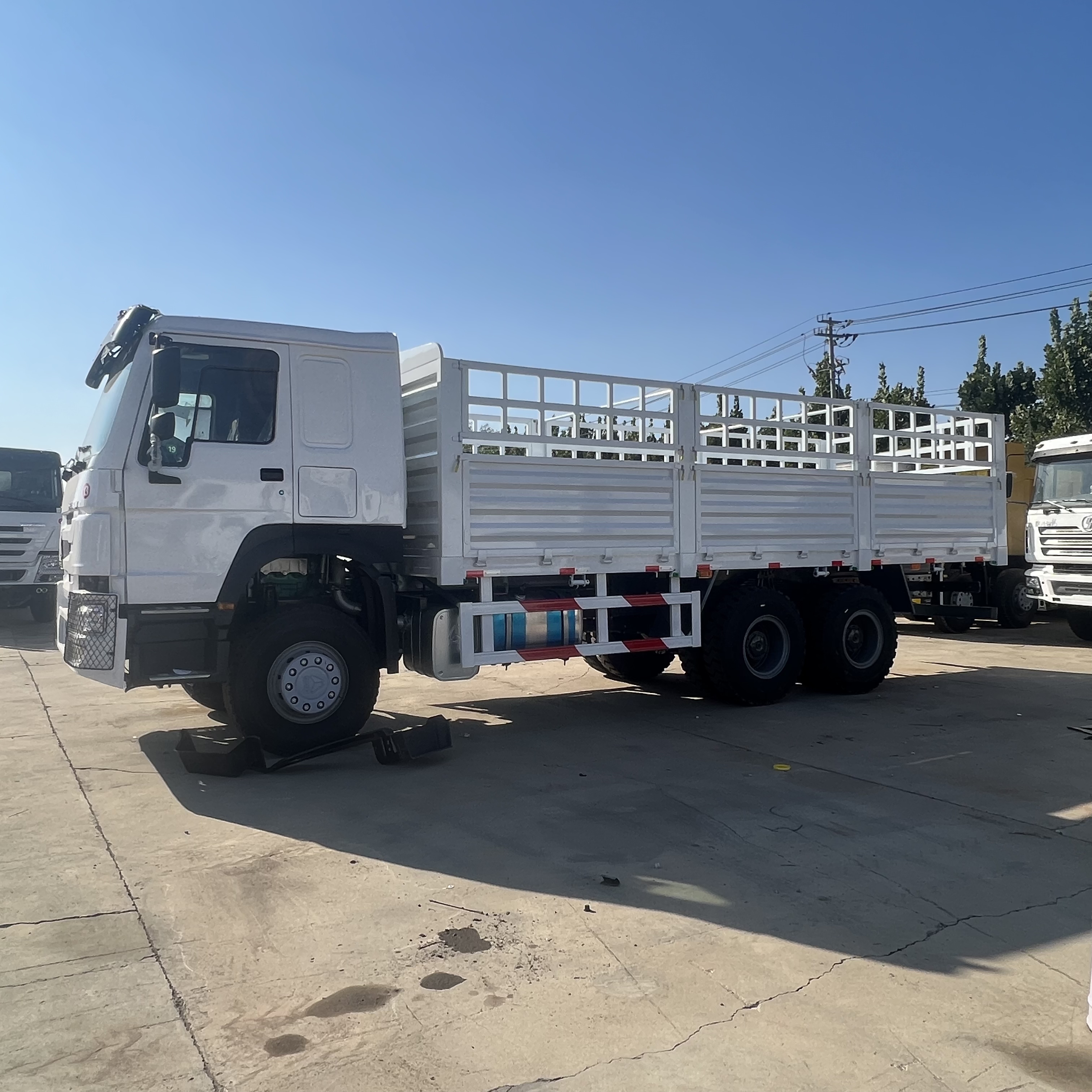 Sinotruk HOWO 371 6*4 Fence truck - شاحنات مسطحة: صور 2 Sinotruk HOWO 371 6*4 Fence truck - شاحنات مسطحة: صور 2