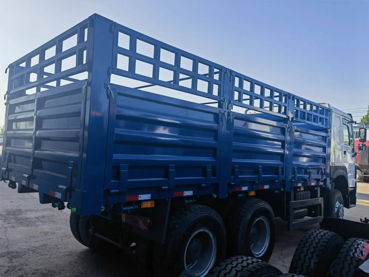 شاحنات مسطحة Sinotruk HOWO 371 6*4 Fence truck: صور 8 شاحنات مسطحة Sinotruk HOWO 371 6*4 Fence truck: صور 8