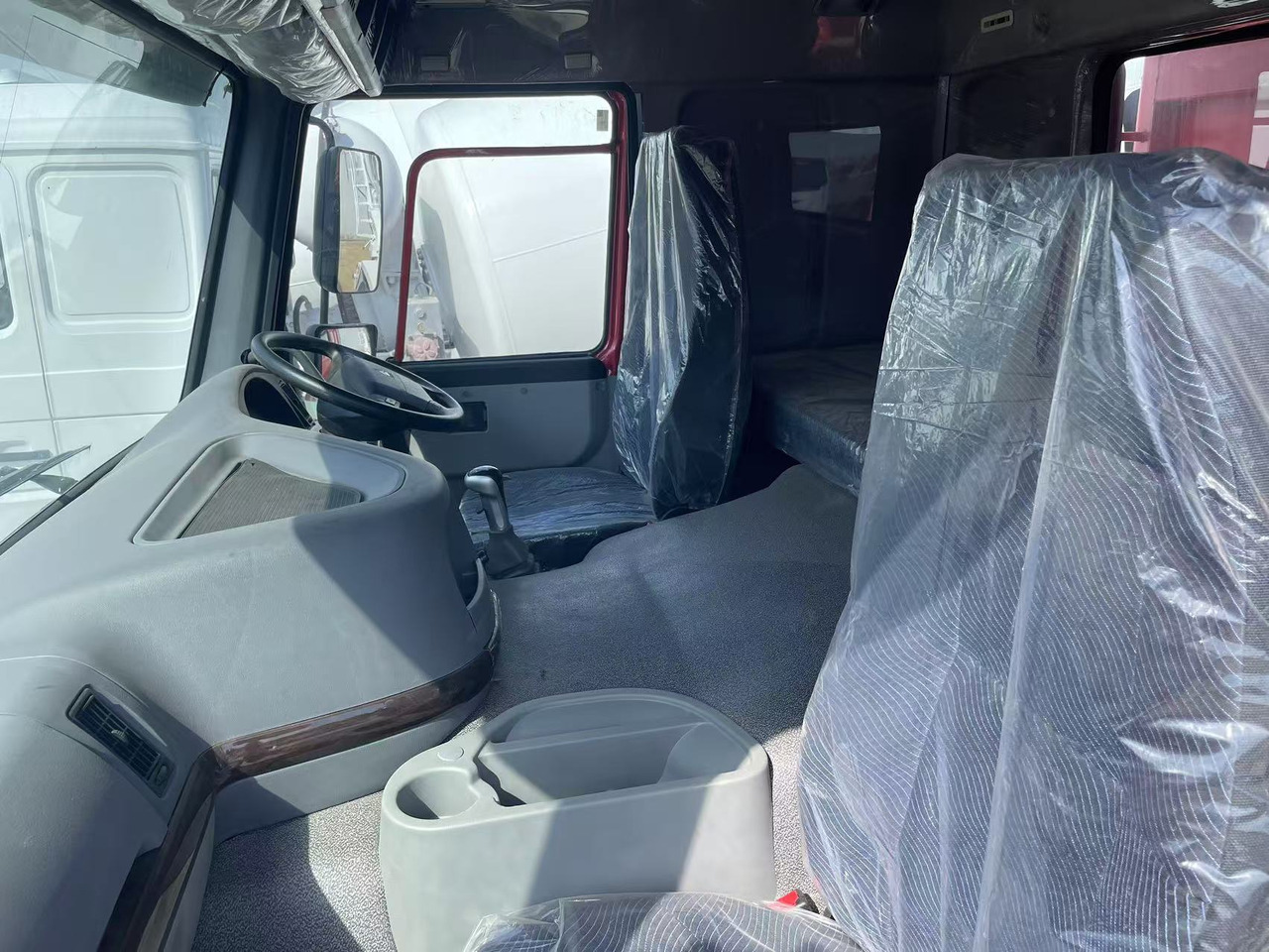 Sinotruk HOWO 371 8*4 Dump truck - قلابات: صور 5 Sinotruk HOWO 371 8*4 Dump truck - قلابات: صور 5