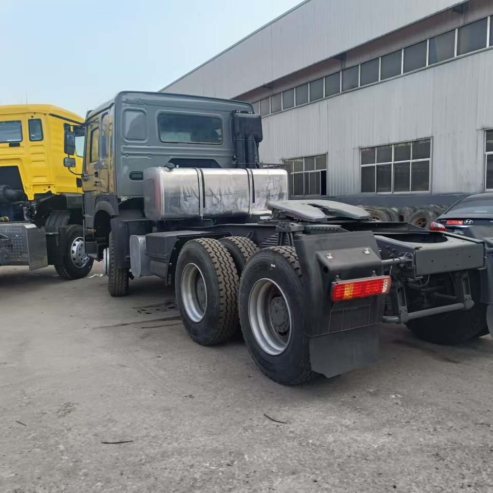 Sinotruk HOWO 371 Tractor(Right rudder) - شاحنة جرار: صور 5 Sinotruk HOWO 371 Tractor(Right rudder) - شاحنة جرار: صور 5