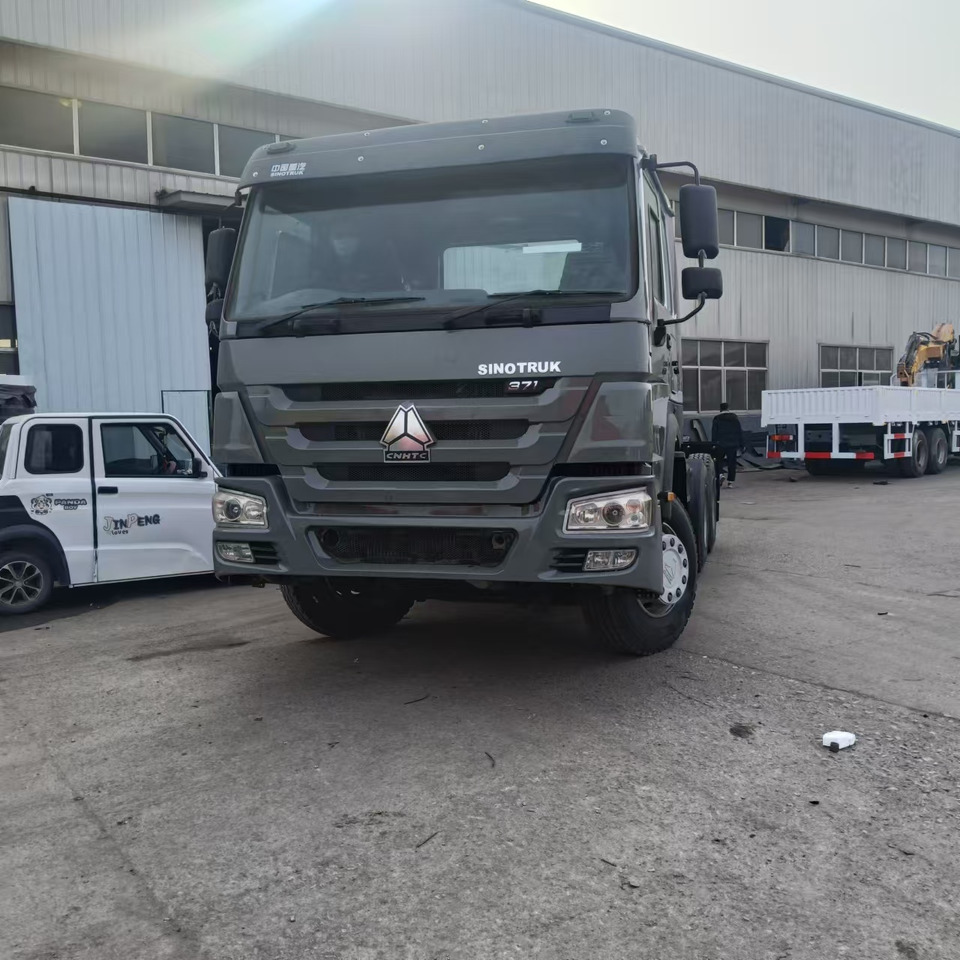 Sinotruk HOWO 371 Tractor(Right rudder) - شاحنة جرار: صور 1 Sinotruk HOWO 371 Tractor(Right rudder) - شاحنة جرار: صور 1