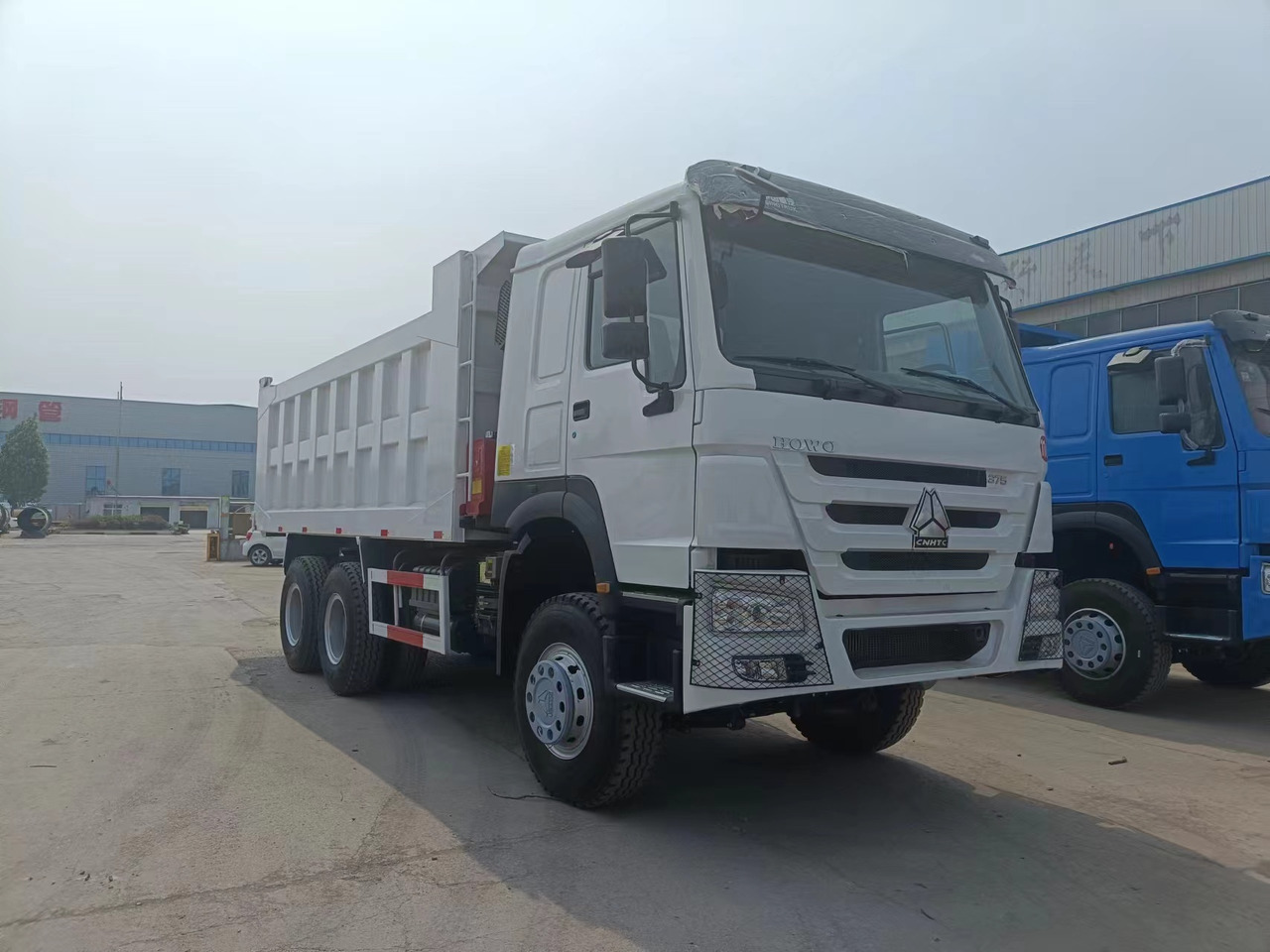 Sinotruk HOWO 375 6*4 dump truck - شاحنة قلابة صغيرة: صور 1 Sinotruk HOWO 375 6*4 dump truck - شاحنة قلابة صغيرة: صور 1