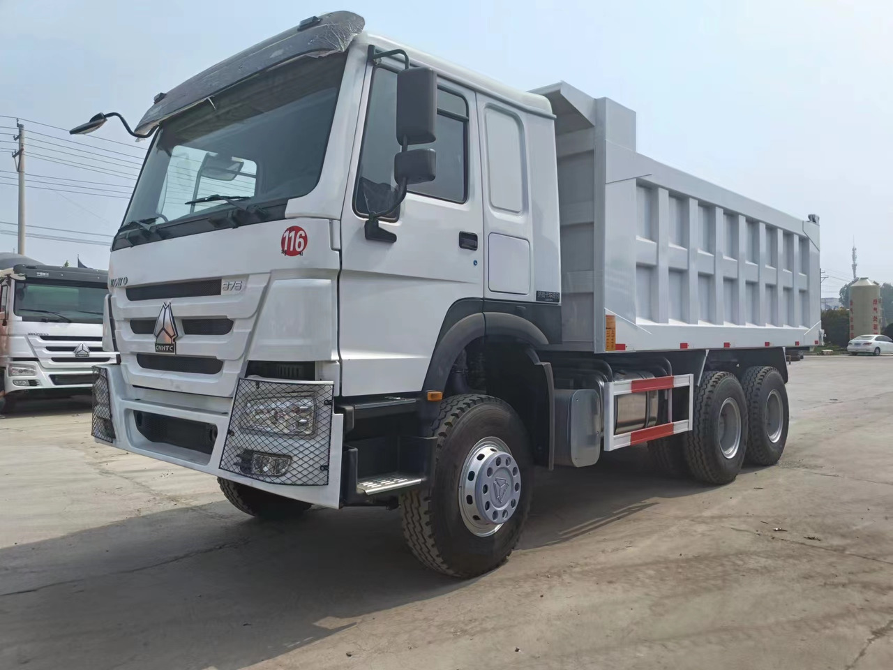 Sinotruk HOWO 375 6*4 dump truck - شاحنة قلابة صغيرة: صور 4 Sinotruk HOWO 375 6*4 dump truck - شاحنة قلابة صغيرة: صور 4