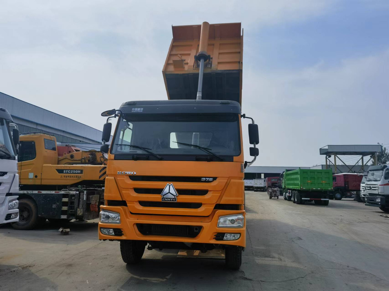 Sinotruk HOWO 375 8*4 Dump truck - قلابات: صور 5 Sinotruk HOWO 375 8*4 Dump truck - قلابات: صور 5