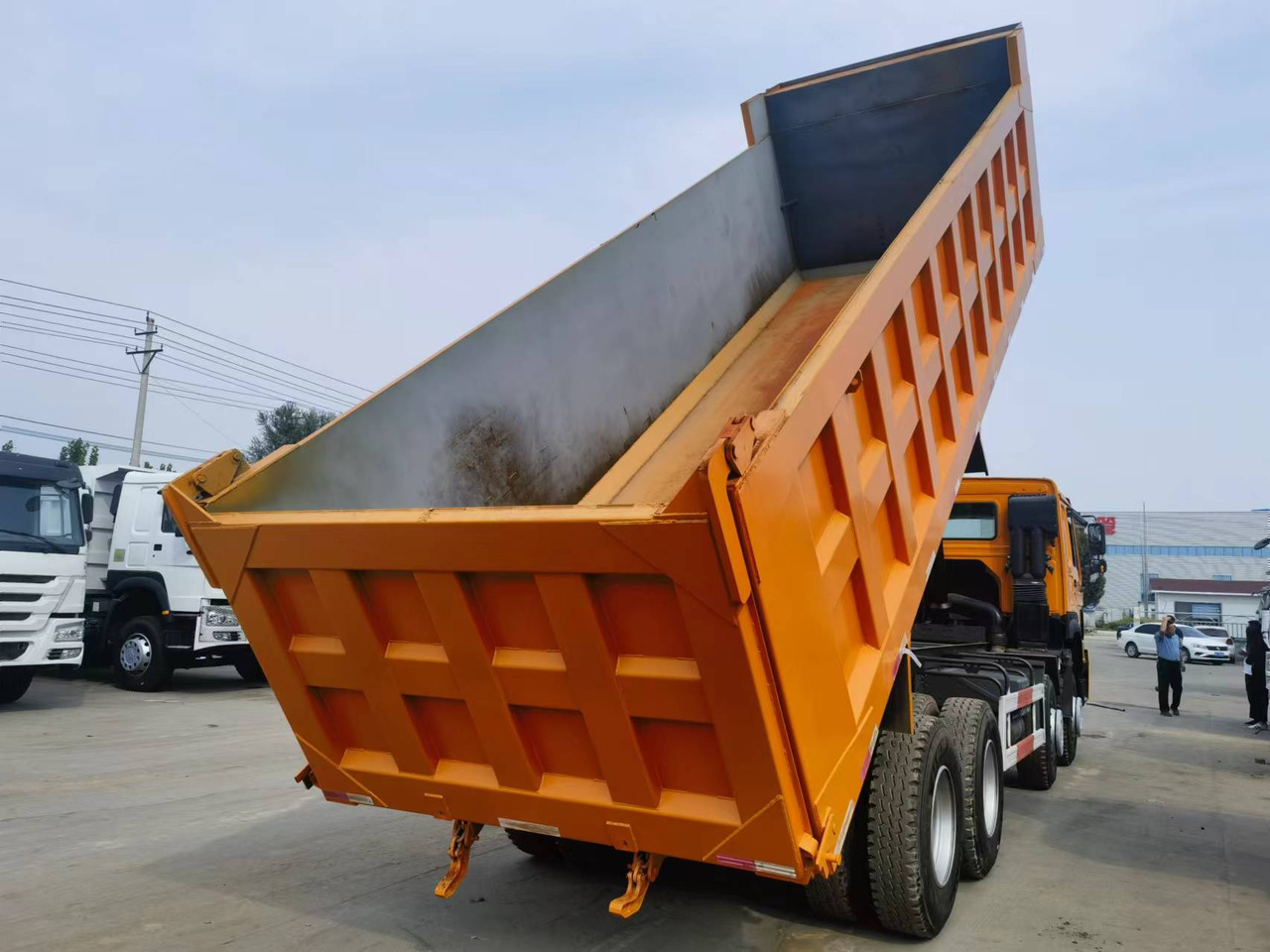 Sinotruk HOWO 375 8*4 Dump truck - قلابات: صور 2 Sinotruk HOWO 375 8*4 Dump truck - قلابات: صور 2