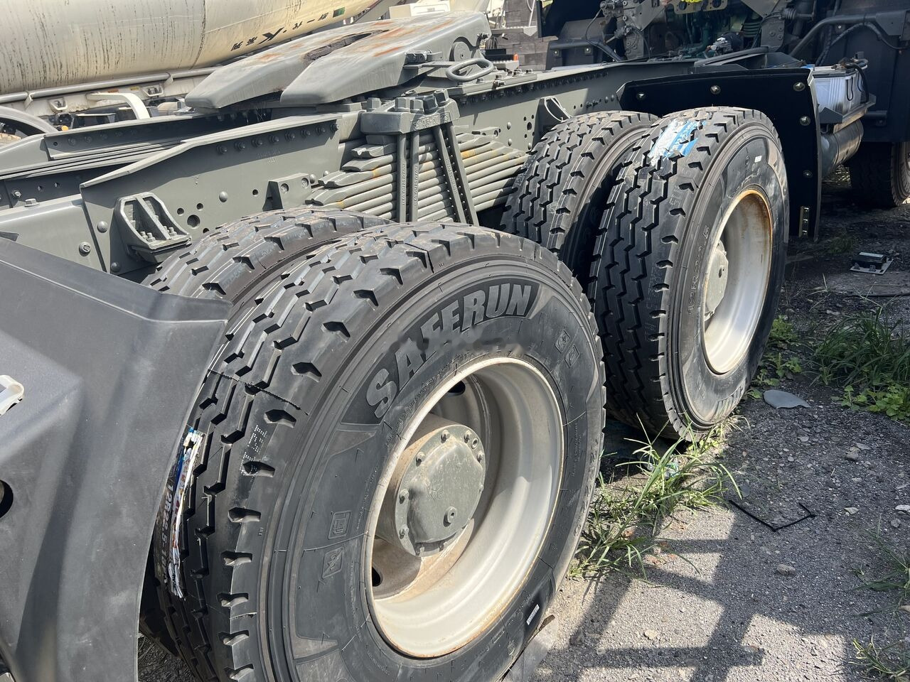 Sinotruk HOWO 420HP 6X4 Tractor - شاحنة جرار: صور 2 Sinotruk HOWO 420HP 6X4 Tractor - شاحنة جرار: صور 2