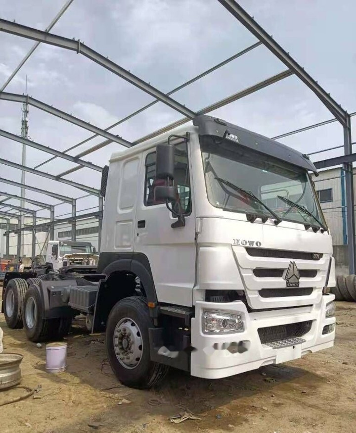 Sinotruk HOWO 6*4 Tractor - شاحنات الحاويات/ جسم علوي قابل للتغيير شاحنة: صور 3 Sinotruk HOWO 6*4 Tractor - شاحنات الحاويات/ جسم علوي قابل للتغيير شاحنة: صور 3